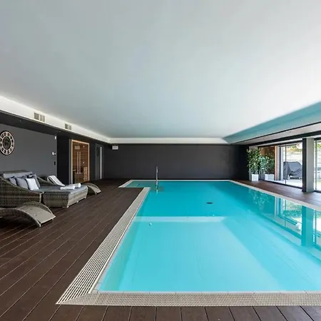Villa Modern Lakeside Oasis With Pool *