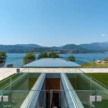 Modern Lakeside Oasis With Pool *