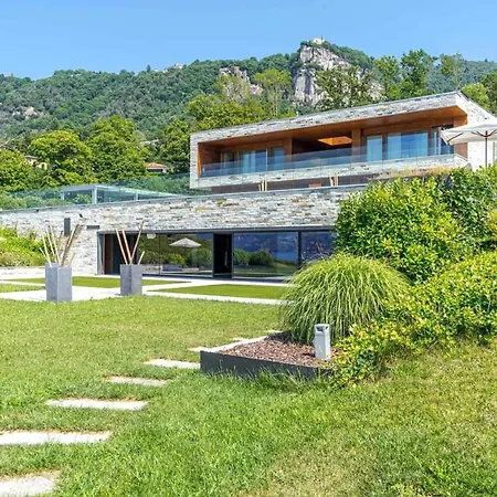 Modern Lakeside Oasis With Pool Villa